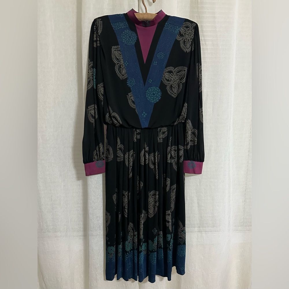 Vintage EU 42 US 10-12 Black Multi Mock Neck Long Sleeve Pleated Midi Dress